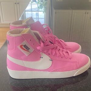 Nike Blazer Rebel Mid Pink Sneakers